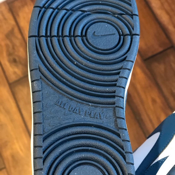 Nike Court Borough Mid 2 Kid’s Shoes - Picture 4 of 8